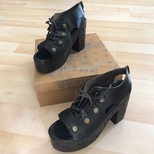 Brand new Free People dark brown chunky sandals